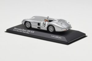 Mercedes 300 SLR #19 P. Levegh / J. Fitch 24 Hours of Le Mans 1955 Minichamps 1:43 432553000 Metal - imagen 3 de 4