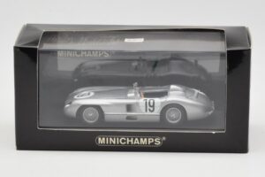 Mercedes 300 SLR #19 P. Levegh / J. Fitch 24 Hours of Le Mans 1955 Minichamps 1:43 432553000 Metal - imagen 4 de 4