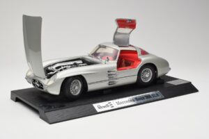Mercedes 300 SLR Plata Revell 1:12 08851 Metal - imagen 2 de 8