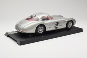 Mercedes 300 SLR Plata Revell 1:12 08851 Metal - imagen 3 de 8
