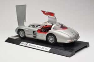 Mercedes 300 SLR Plata Revell 1:12 08851 Metal - imagen 5 de 8