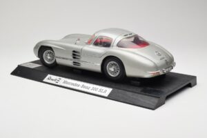 Mercedes 300 SLR Plata Revell 1:12 08851 Metal - imagen 7 de 8