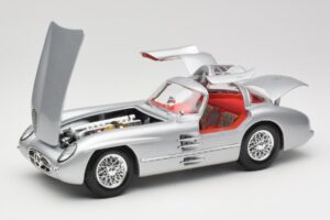 Mercedes 300 SLR Uhlenhaut Coupe Plateado Maisto 1:18 36898 Metal - imagen 2 de 8