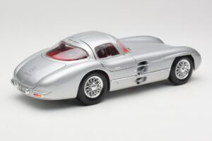Mercedes 300 SLR Uhlenhaut Coupe Plateado Maisto 1:18 36898 Metal - imagen 3 de 8