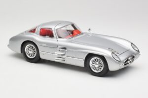 Mercedes 300 SLR Uhlenhaut Coupe Plateado Maisto 1:18 36898 Metal - imagen 6 de 8