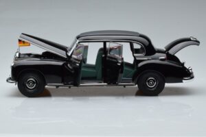 Mercedes 300 W186 Konrad Adenauer Norev 1:18 183707 Metal - imagen 4 de 9