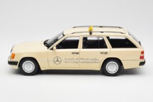 Mercedes 300D S124 T-Model Marfil Claro Taxi Edición Dealer Norev 1:18 B66040702 Metal - imagen 4 de 8