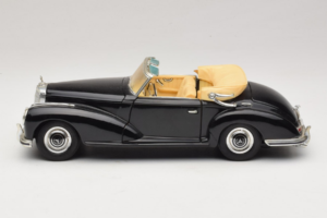 Mercedes 300S Negro Maisto 1:18 52116-P1 Metal - imagen 4 de 8