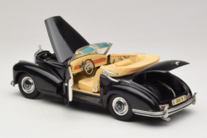 Mercedes 300S Negro Maisto 1:18 52116-P1 Metal - imagen 5 de 8