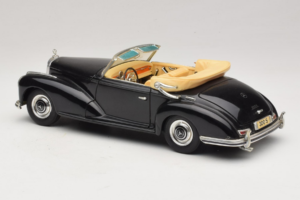 Mercedes 300S Negro Maisto 1:18 52116-P1 Metal - imagen 7 de 8