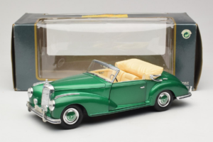 Mercedes 300S Cabriolet Green Metallic Maisto 1:18 52116 Metal - imagen 7 de 7