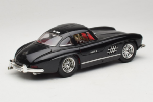 Mercedes 300SL Negro Bburago 1:18 3015-M3 Metal - imagen 3 de 8