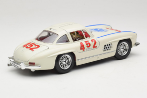 Mercedes 300SL #452 Mille Miglia 1955 Blanco Bburago 1:18 3015-M2 Metal - imagen 3 de 8