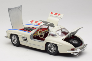 Mercedes 300SL #452 Mille Miglia 1955 Blanco Bburago 1:18 3015-M2 Metal - imagen 5 de 8