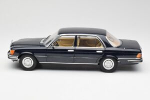 Mercedes 450 SEL 6.9 W116 Azul Oscuro Revell 1:18 8956 Metal - imagen 4 de 8