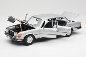 Mercedes 450 SEL 6.9 W116 Plata Revell 1:18 8955 Metal - imagen 2 de 8
