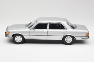 Mercedes 450 SEL 6.9 W116 Plata Revell 1:18 8955 Metal - imagen 4 de 8