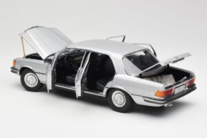 Mercedes 450 SEL 6.9 W116 Plata Revell 1:18 8955 Metal - imagen 5 de 8
