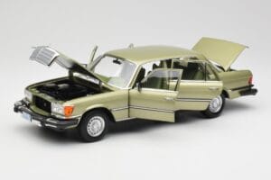 Mercedes 450 SEL W116 J.R. Ewing Dallas Verde Plata Norev 1:18 183975 Metal - imagen 2 de 8