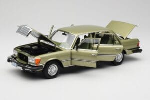 Mercedes 450 SEL W116 J.R. Ewing Dallas Verde Plata Norev 1:18 183975 Metal - imagen 3 de 8