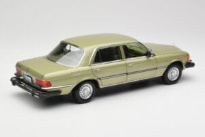 Mercedes 450 SEL W116 J.R. Ewing Dallas Verde Plata Norev 1:18 183975 Metal - imagen 5 de 8