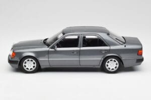 Mercedes 500 E W124 Pearl Gris Norev 1:18 183946 Metal - imagen 4 de 8