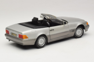Mercedes SL 500 R129 Plata Revell 1:18 8801-P1 Metal - imagen 3 de 8
