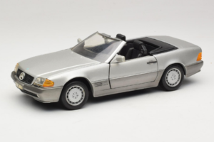 Mercedes SL 500 R129 Plata Revell 1:18 8801-P1 Metal