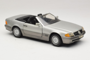 Mercedes SL 500 R129 Plata Revell 1:18 8801-P1 Metal - imagen 6 de 8