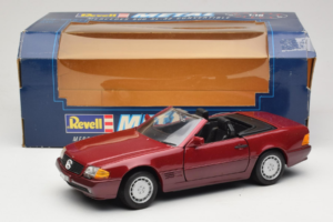 Mercedes 500 SL R129 Rojo Oscuro Revell 1:18 8801 Metal - imagen 8 de 8