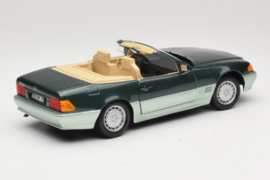 Mercedes 500 SL R129 Verde Plata Revell 1:18 8802 Metal - imagen 3 de 8