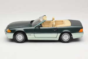 Mercedes 500 SL R129 Verde Plata Revell 1:18 8802 Metal - imagen 4 de 8