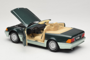 Mercedes 500 SL R129 Verde Plata Revell 1:18 8802 Metal - imagen 5 de 8