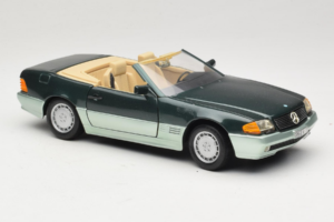 Mercedes 500 SL R129 Verde Plata Revell 1:18 8802 Metal - imagen 6 de 8