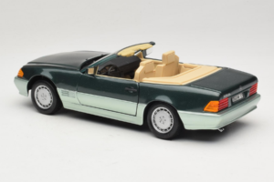Mercedes 500 SL R129 Verde Plata Revell 1:18 8802 Metal - imagen 7 de 8