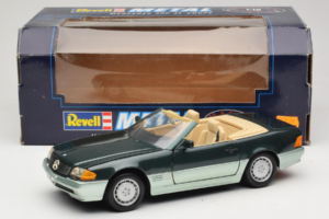Mercedes 500 SL R129 Verde Plata Revell 1:18 8802 Metal - imagen 8 de 8