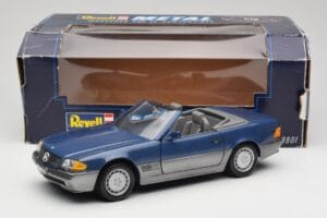 Mercedes SL 500 R129 Nautic Blue Metallic Revell 1:18 8081 Metal - imagen 8 de 8
