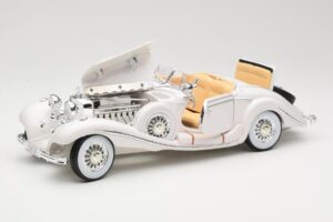 Mercedes 500K Special Roadster Blanco Premiere Edition Maisto 1:18 536055 Metal - imagen 2 de 8