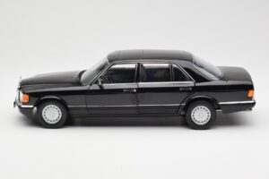 Mercedes 560 SEL W126 Negro Edición Dealer Norev 1:18 B66040599 Metal - imagen 4 de 8