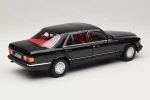Mercedes 560 SEL W126 Negro Con Interior Rojo Norev 1:18 183788 Metal - imagen 5 de 8