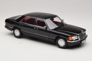 Mercedes 560 SEL W126 Negro Con Interior Rojo Norev 1:18 183788 Metal - imagen 6 de 8