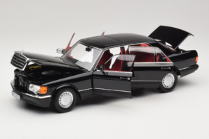 Mercedes 560 SEL W126 Negro Con Interior Rojo Norev 1:18 183788 Metal - imagen 8 de 8