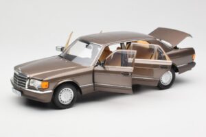 Mercedes 560 SEL W126 Impala Marrón Edición Dealer Norev 1:18 B66040646 Metal - imagen 2 de 8