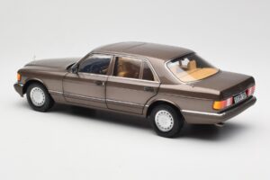 Mercedes 560 SEL W126 Impala Marrón Edición Dealer Norev 1:18 B66040646 Metal - imagen 7 de 8