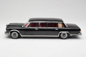 Mercedes 600 Pullman W100 Negro NZG 1:18 1071/50 Metal - imagen 4 de 8