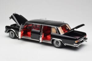 Mercedes 600 Pullman W100 Negro NZG 1:18 1071/50 Metal - imagen 5 de 8