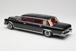 Mercedes 600 Pullman W100 Negro NZG 1:18 1071/50 Metal - imagen 7 de 8