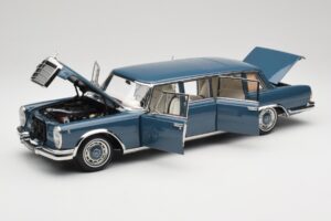 Mercedes 600 Pullman W100 Azul NZG 1:18 B66040707 Metal - imagen 2 de 8