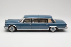 Mercedes 600 Pullman W100 Azul NZG 1:18 B66040707 Metal - imagen 4 de 8