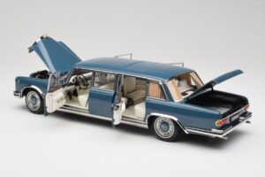 Mercedes 600 Pullman W100 Azul NZG 1:18 B66040707 Metal - imagen 5 de 8